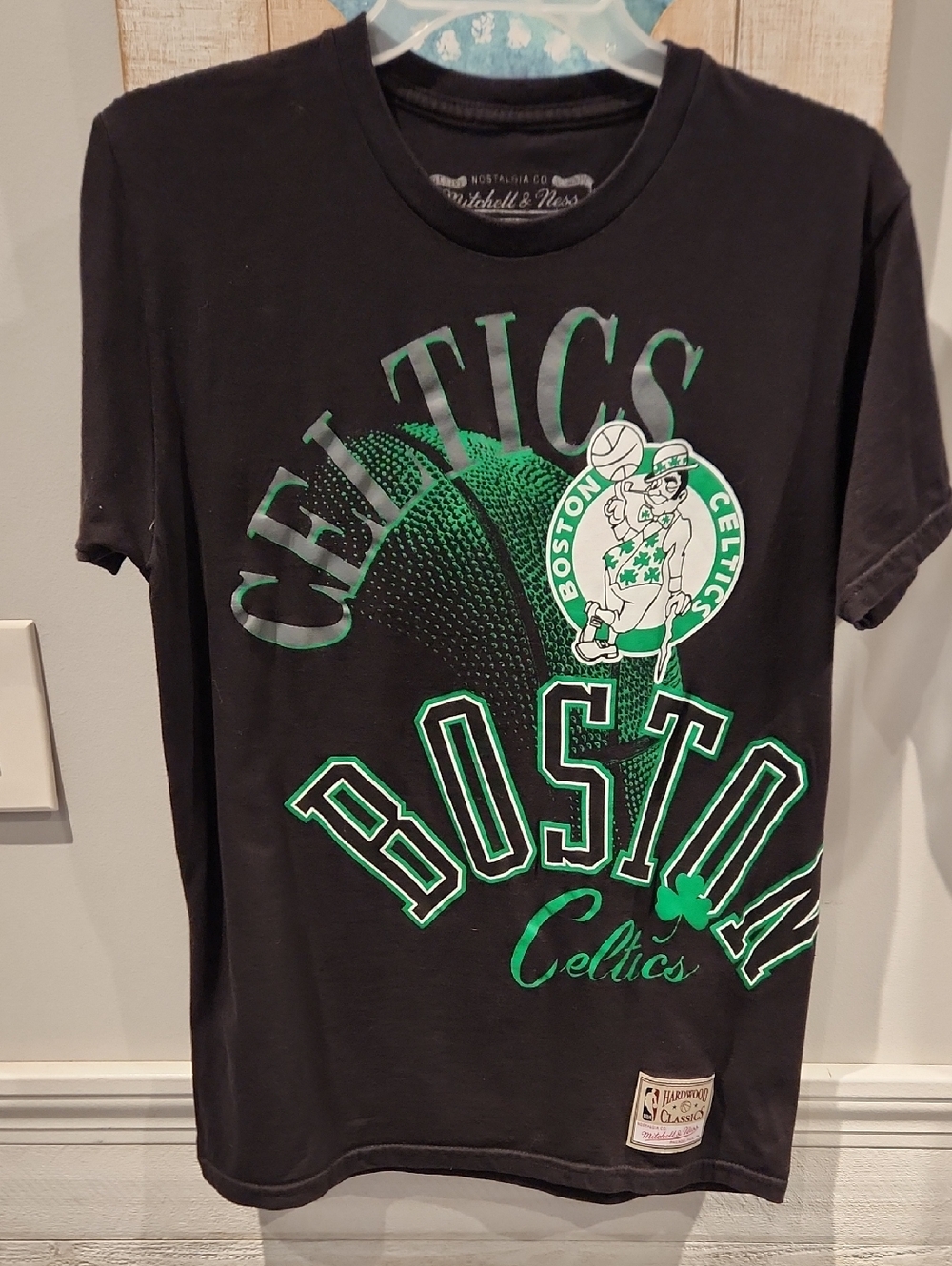 EUC Mitchell & Ness Boston Celtics Nen's Sz S T-shirt 100% Cotton